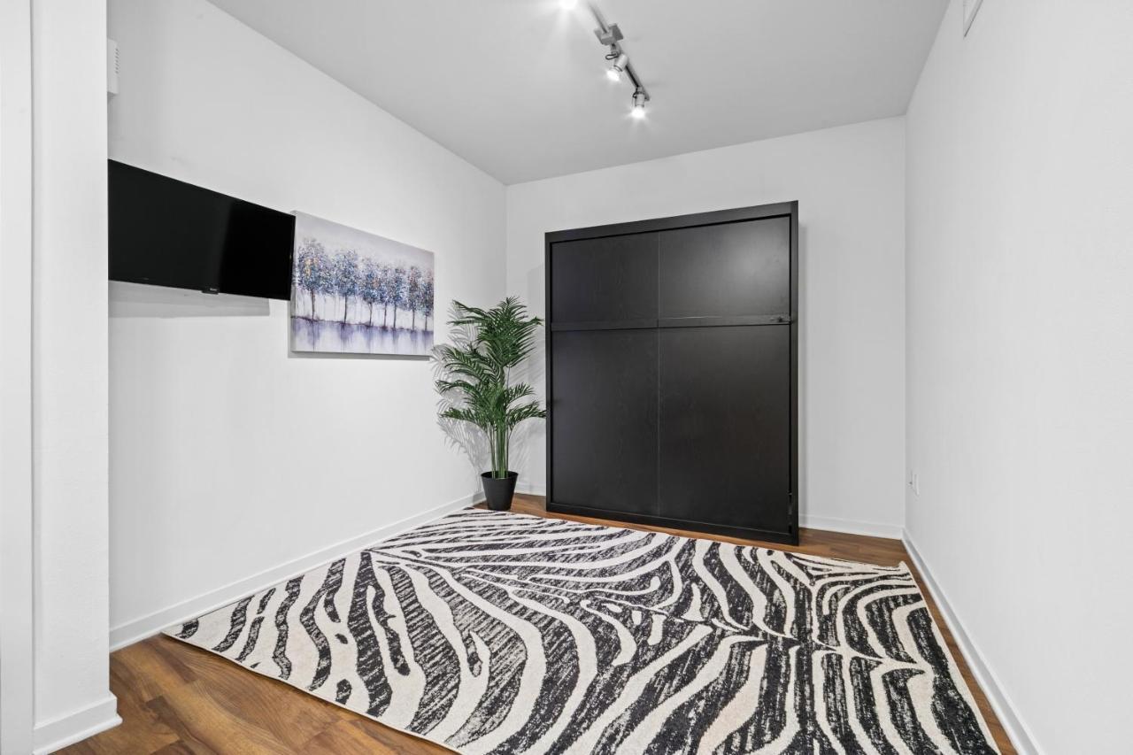 Beverly Grove Chic City Oasis 2 Bedroom Apt With Den 138 Los Ángeles Exterior foto